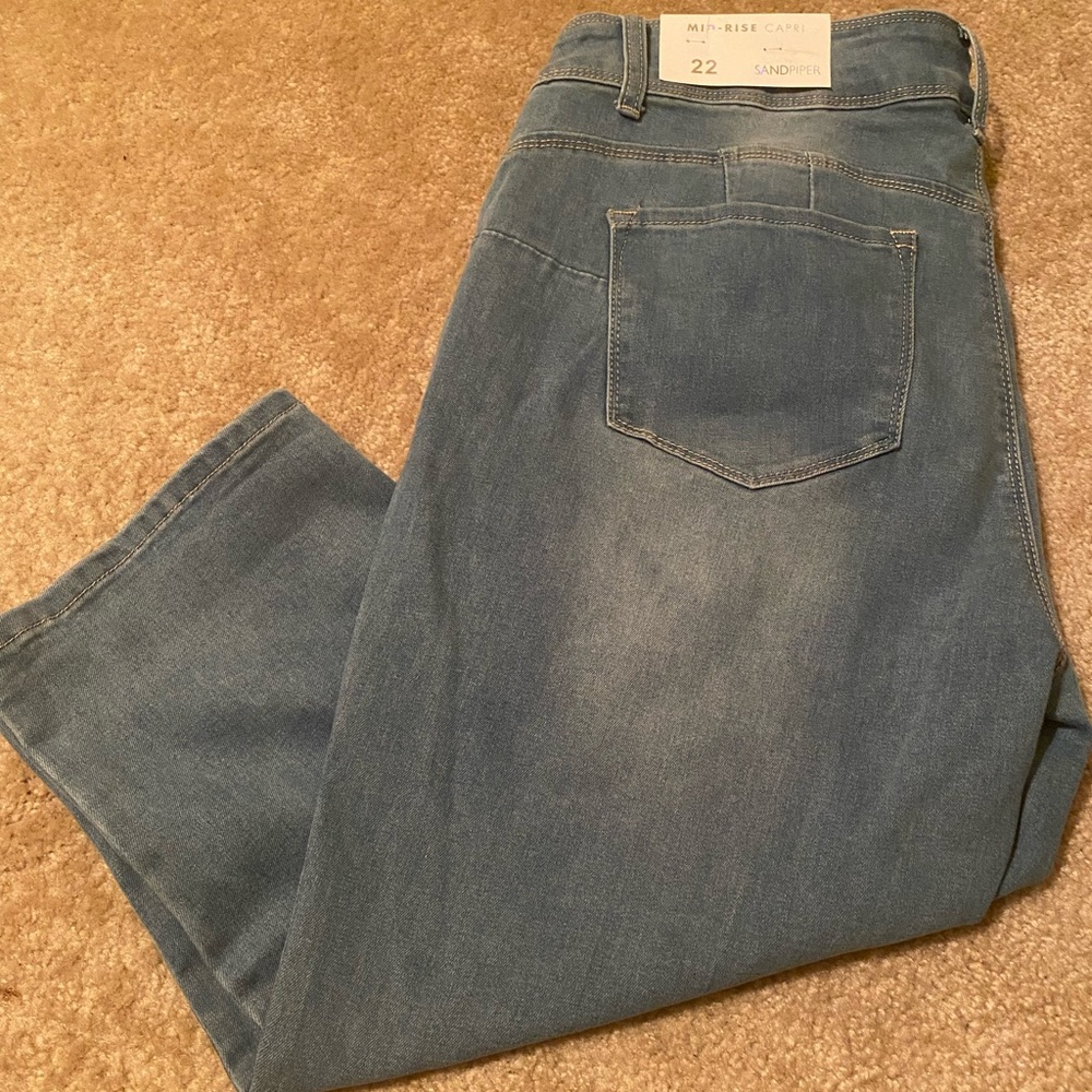 Blue stretchy capris